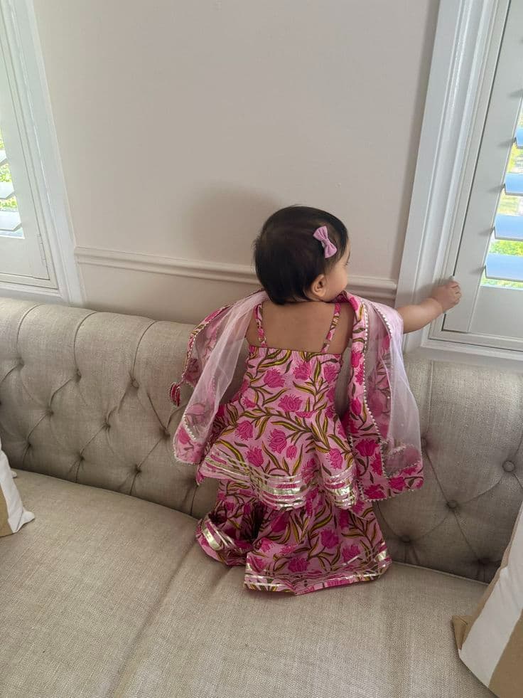 Toddlers drawing with crayons